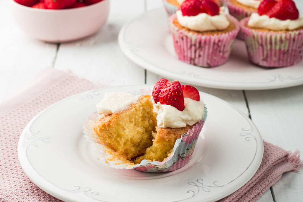 Strawberry & Cream Cupcakes