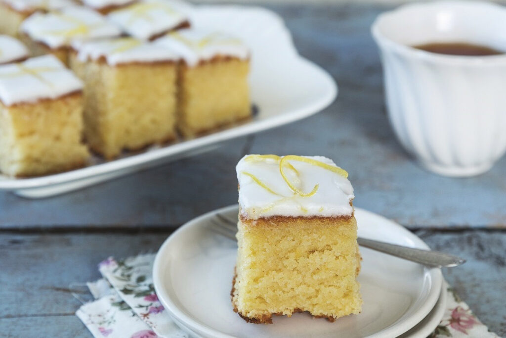 Lemon Drizzle Traybake