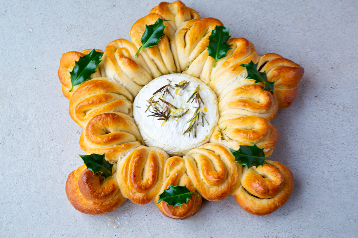 Tear and Share Cheesy Bread Flower