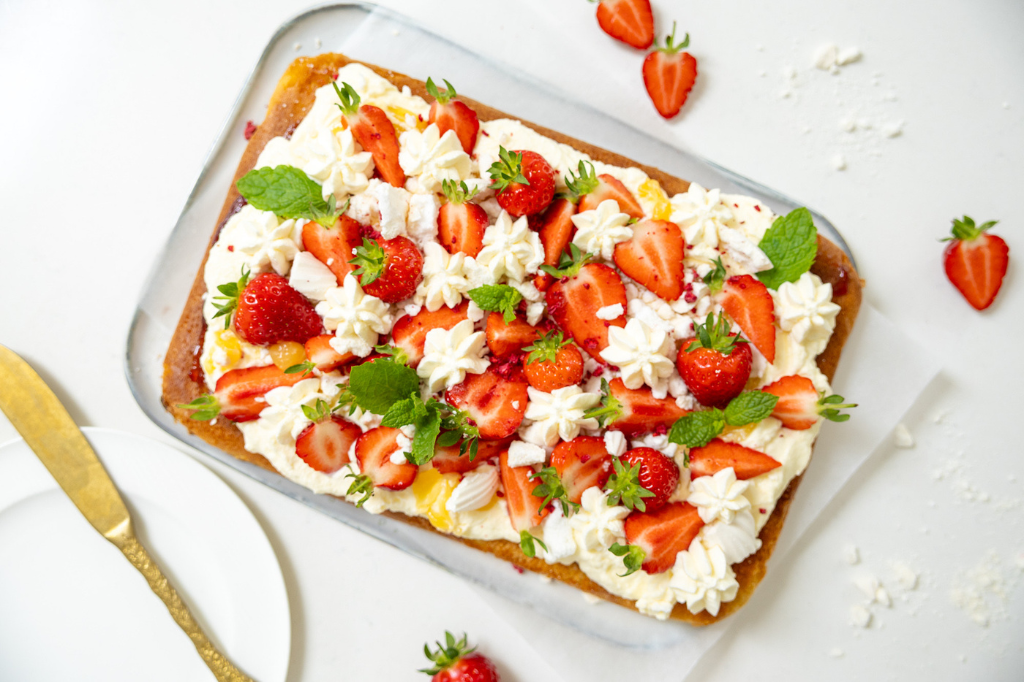 Eton Mess Traybake